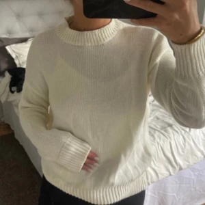 Sticad tröja  - Knappt använd, lite genomskinlig. Bilden är lånad från tjej jag köpte av💕