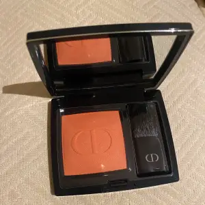 Säljer mitt Dior Blush som inte kommer till användning. Originalpris 590kr. Perfekt skick, helt oanvänd, fortfarande i förpackning❤️💕☺️