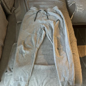 Nike tech byxor - Bra skick