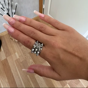 edblad ring  - jätte fin ring säljer då jag använder guld 