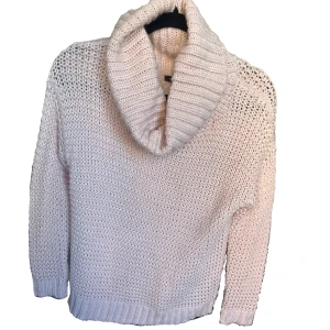 Rosa stickad turtle neck - Supermysig och mjuk rosa stickad turtle neck från BikBok💕 storlek S