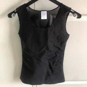 underworks binder - underworks binder i bra skick, knappast använd. det vita är bara damm som går bort när den tvättas😊 tvättas före den skickas!