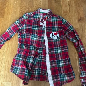 Skjorta Pauls boutique  - Skjorta från ett jätte populärt märke i England ”Pauls boutique”