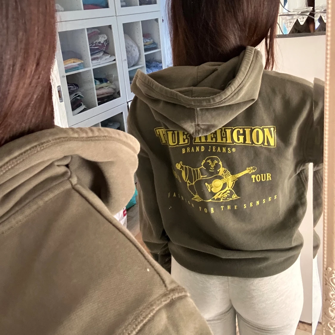 Olivgrön hoodie från True Religion