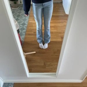 Gina Young Jeans  - Säljer dessa ljusblå jeans i storlek 152 tall💗Dom andvänds inte då dom är lite försmå för mig💗 Dom är i fint skick och har inte andvänds så mycket💗