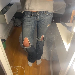 Bootcut jeans  - Superfina jeans med låg midja och bootcut💕💕