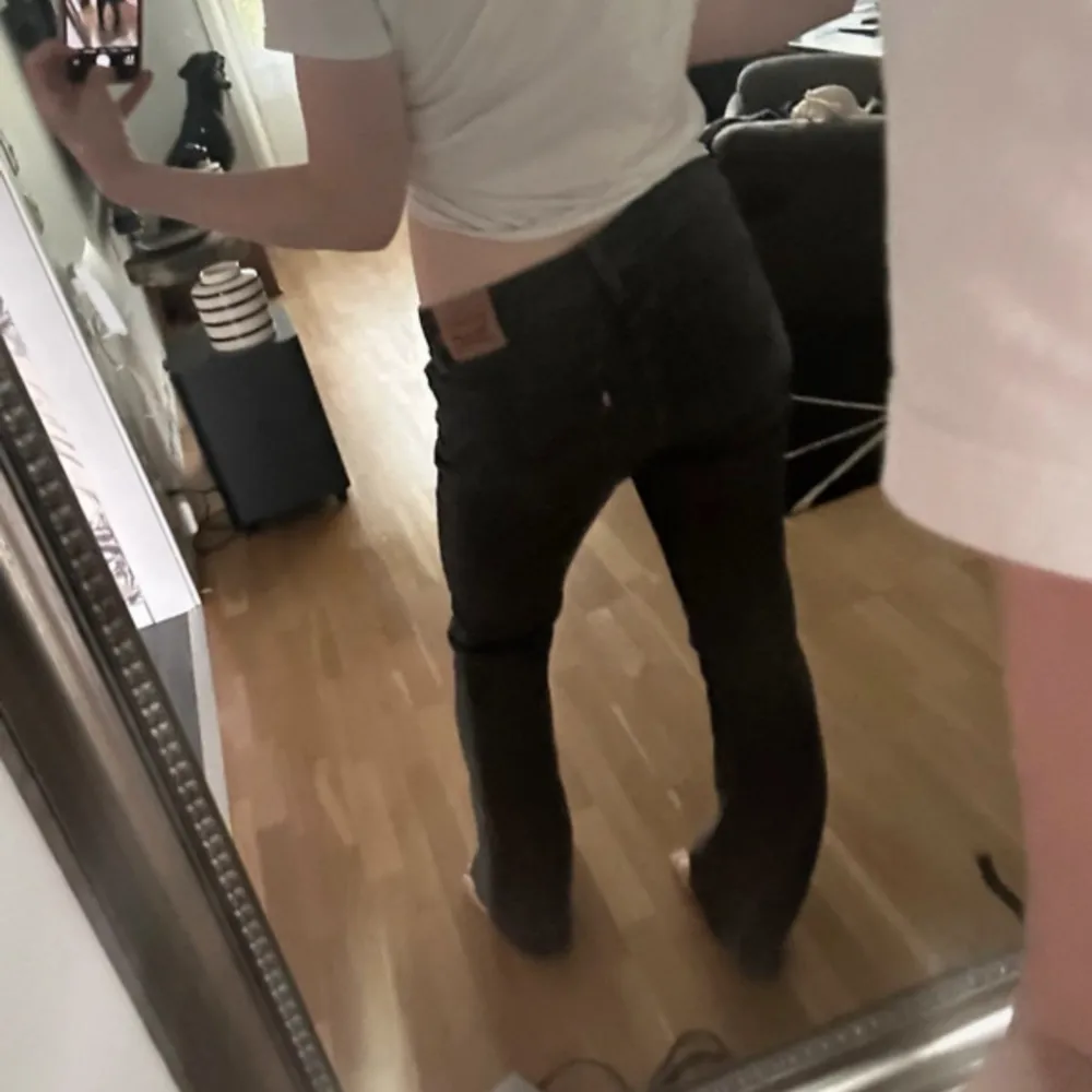Snygga low Waits bootcut jeans från Levi’s. De är knappt använda och är i toppen skick! Säljer då de är för stora. Nypris: 949 Storlek: 30. Farkut & Housut.
