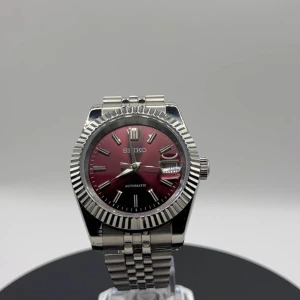 Seiko Mod - En stilren datejust 39mm med en vinröd urtavla!  Länkar ingår! PM för bilder / videos  