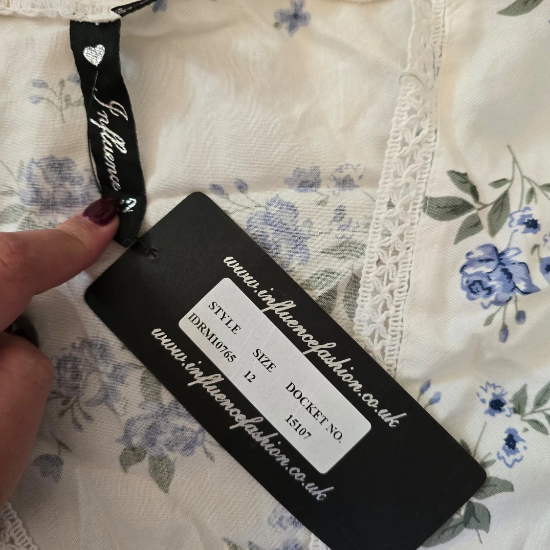 Somrig blommig klänning - 90