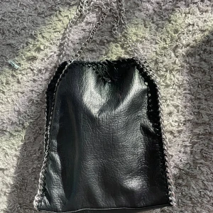 Tiamo väska - Jättefin och är i nyskick med inga defekter