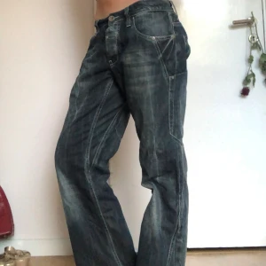 Y2K Baggy Jeans - 🎀 Vintage baggy jeans | Köpt secondhand | Lowwaist modell | För korta på mig som är 175 cm |Uppskattad xs-s! 🎀