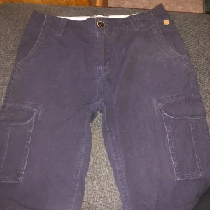 Jean shorts - Bra skick lite använda som man kan se på baksidan men annars är de i bra skick
