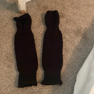 Benvärmare  -  Konståkning benvärmare med cowboy band där nere så anpassa sig till formen av benen / hälen svarta använda fyra fem gånger men är helt som ny 