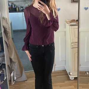 Spets top  - Super söt spelstopp i vin rött.💗💗 Den har tyvärr blivit lite för liten för mig.