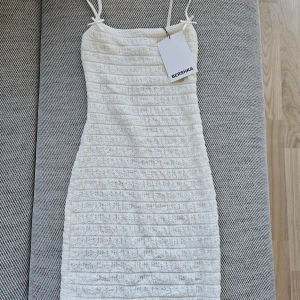 Klänning från Beshka - Liten i storleken 