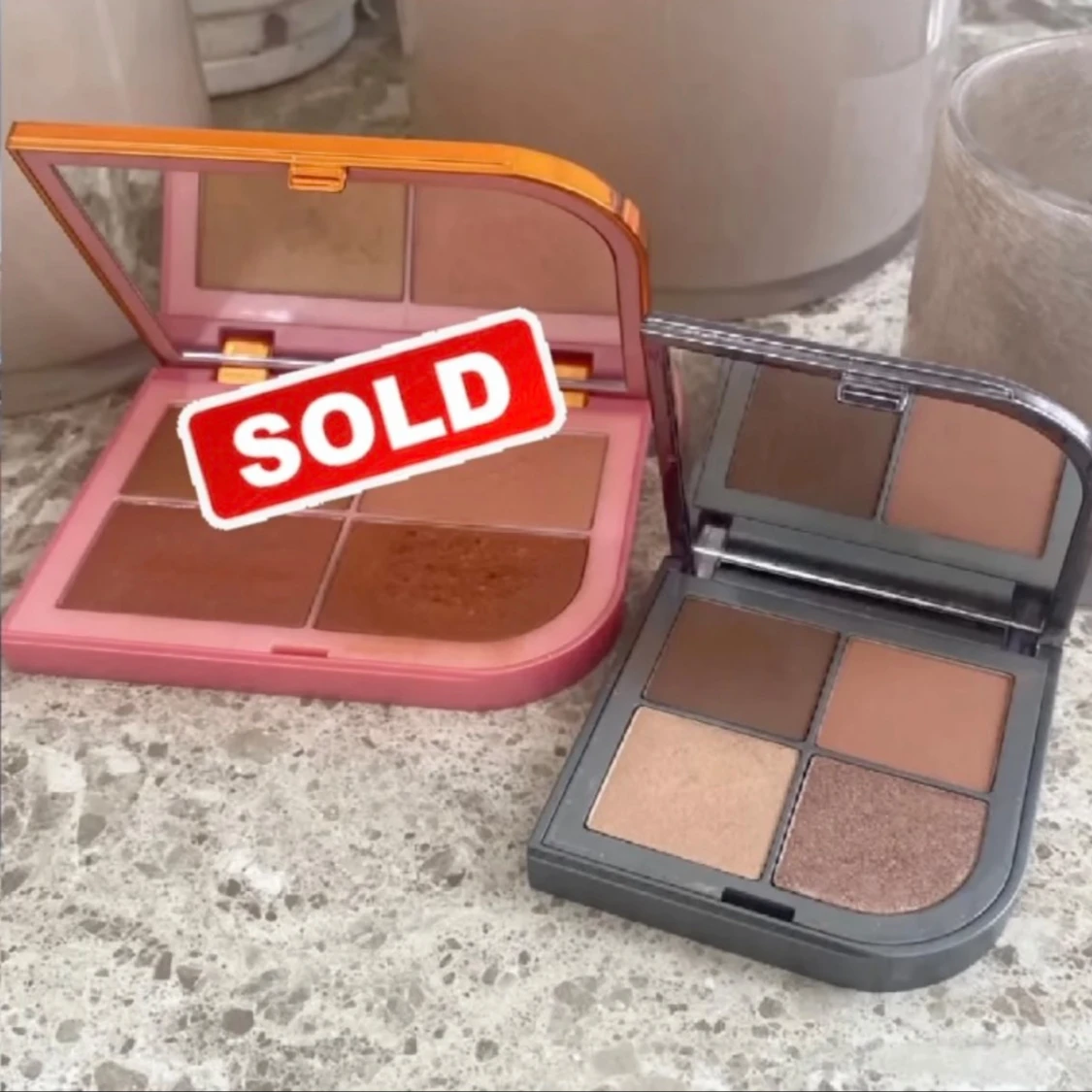 Två ögonskuggspaletter - 90