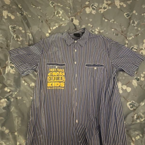 Daily paper skjorta - Använd ca 10gånger, medium