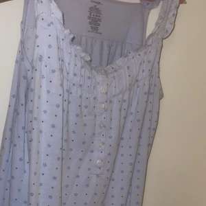 Sovklänning - Gullig ”sovklänning” / lingerie i ljusblått med spets detaljer