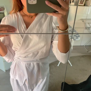 Blus - Oanvänd blus från nakd. 