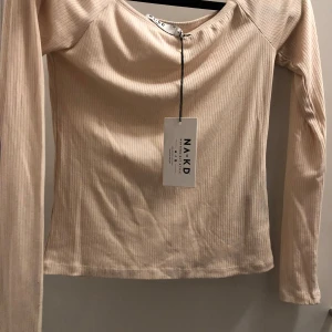 Tröja från NA_KD - Helt ny aldrig använd. 