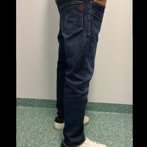 Diesel Jeans - Diesel Jeans i 10/10 skick och har använts några fåtal gånger👌 W29 L32 Nypris 1800kr Skriv vid minsta fundering!