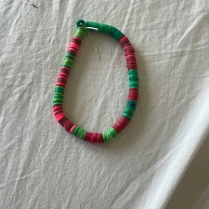 Säljer ett armband  - Säljer ett armband tycker inte om den och har heller ingen andväning till den 