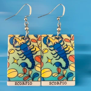 Scorpio örhängen  - Nickelfria krokar. Hämtas i Hornstull i Stockholm eller skickas mot fraktkostnad. ☀️