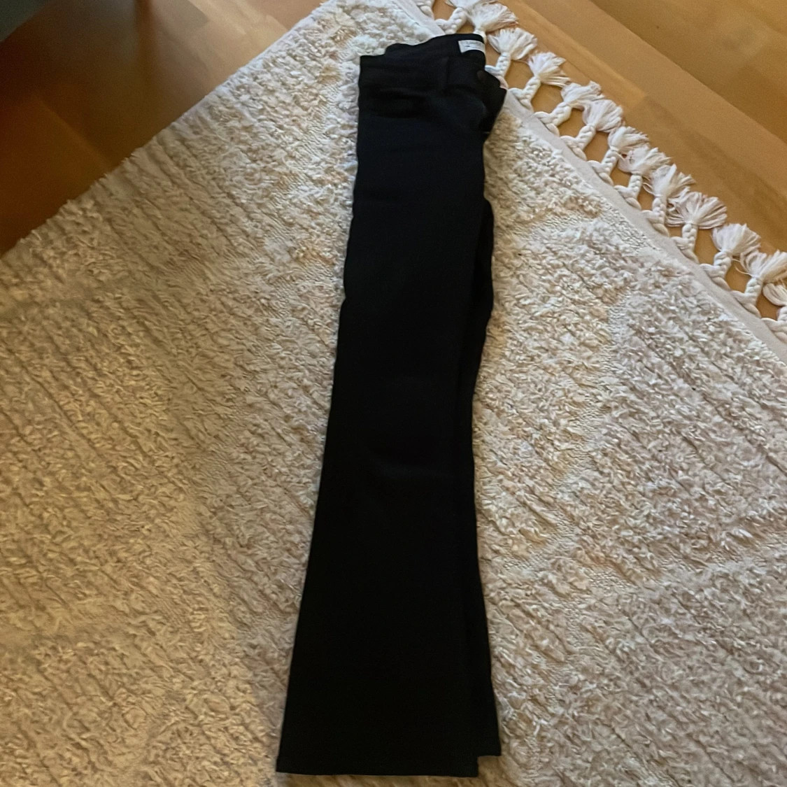 Svarta bootcut byxor från Lindex - 91