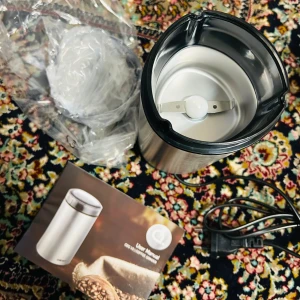 Coffee grinder  - Coffee grinder från Andersson. Effect:200 w. Capacity: 70g coffee. Power cable length: 100cm. Size: 98*98*182 mm. Weight: 0.8 kg