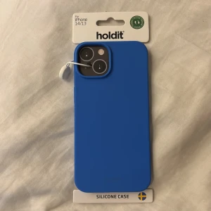 Blått silikonfodral från Holdit - Säljer ett helt nytt skal från Holdit, passar IPhone 13 och 14. 50kr