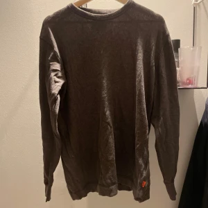 Brun tröja från Vailent - Säljer en brun tröja från Vailent i storlek S. Tröjan är helt oanvänd 