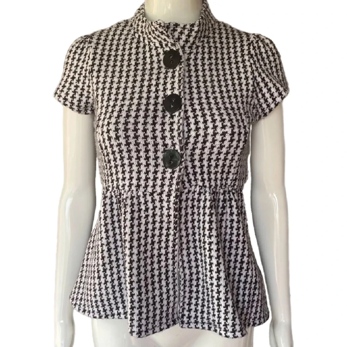 Stickad peplumtopp med knappar