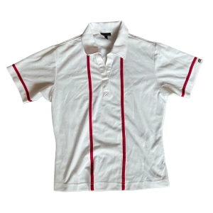 Piké - Dam modell inga knappar, ingen har ramlat av det är så modellen ska vara