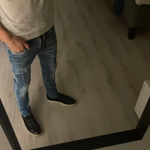 Dsquared 2 Jeans - Tjena! Säljer nu dessa as feta Dsq jeans. Skicket är 10/10 Inga defekter ingenting. Riktigt schyssta jeans! Pris kan diskuteras