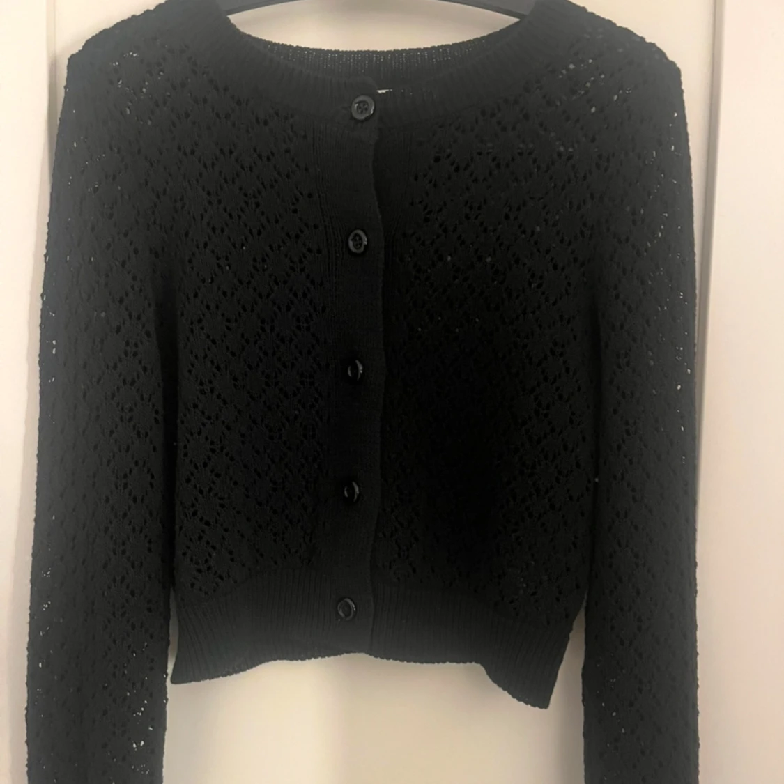 Svart stickad kofta