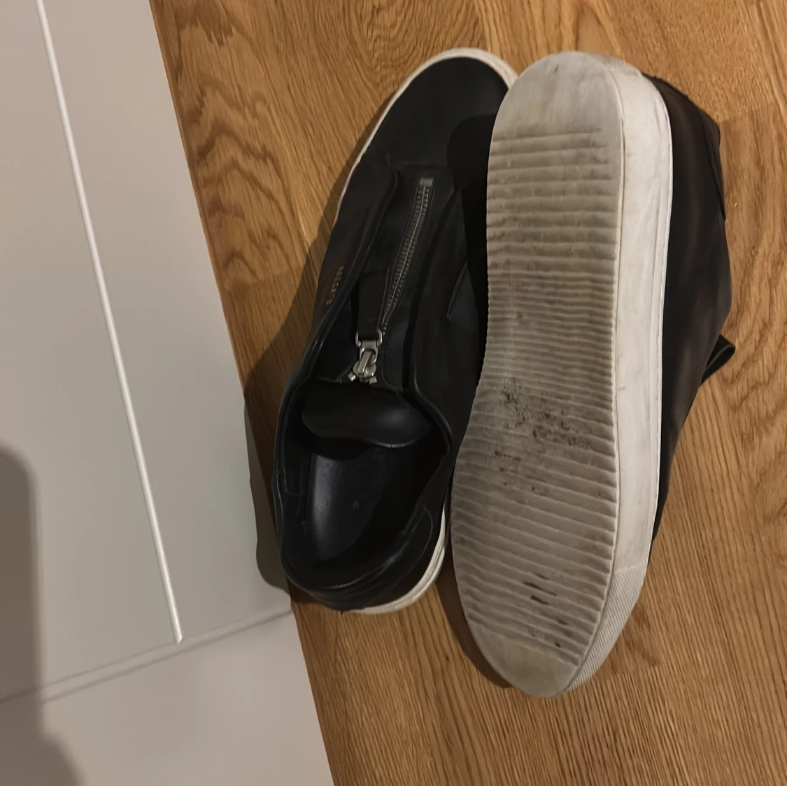 Svarta sneakers från Axel Arigato - 91