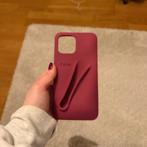 Rhode skal - Rhode skal i 13 pro max, färgen rasberry jelly, helt oanvänt!💕💕