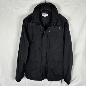 Aspesi Jacka - Aspesi Jacka, Storlek M, skick 9/10, pris 1999kr. Hör av er vid frågor eller funderingar.