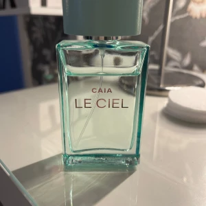 Caia parfym  - Säljer denna Le Ciel caia parfymen, använd några gånger men inte många alls!💗Ordinare pris 595 kr mitt pris 220 kr men pris kan diskuteras!