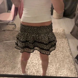 Leopard volangkjol från Lindex  - Mycket bra skick och inga tecken på använd