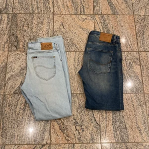 Jeans Lee och Jack’n Jones  - Ett par ljusblå Lee jeans 300kr, mörkblå Jack’n Jones jeans med en riktigt snygg tvätt 200k !  Båda jeansen är storlek 30,32