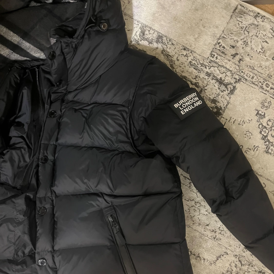 Svart dunjacka från Burberry - 2