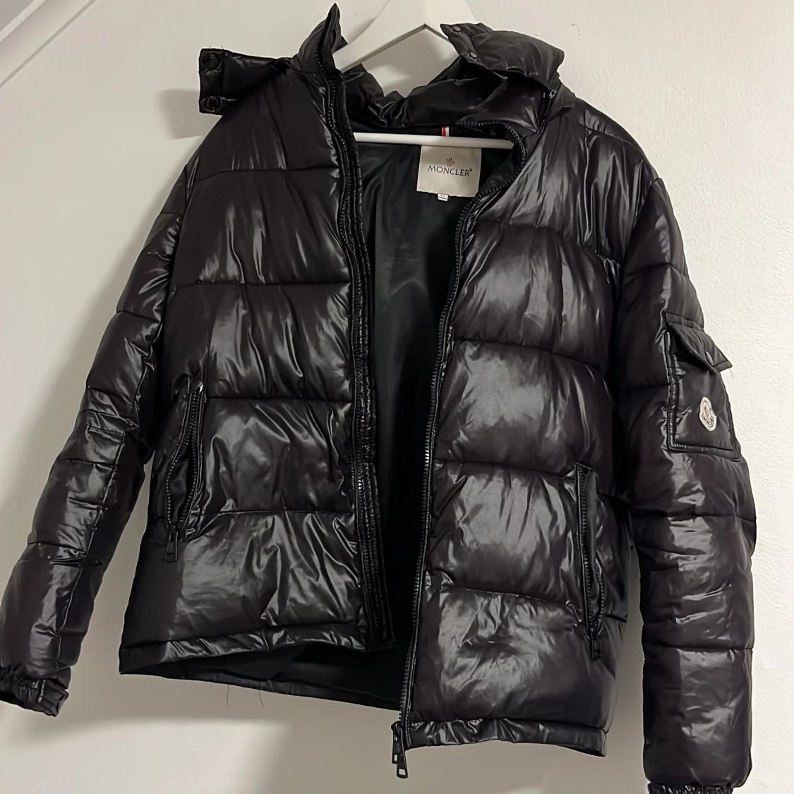 Svart dunjacka från Moncler