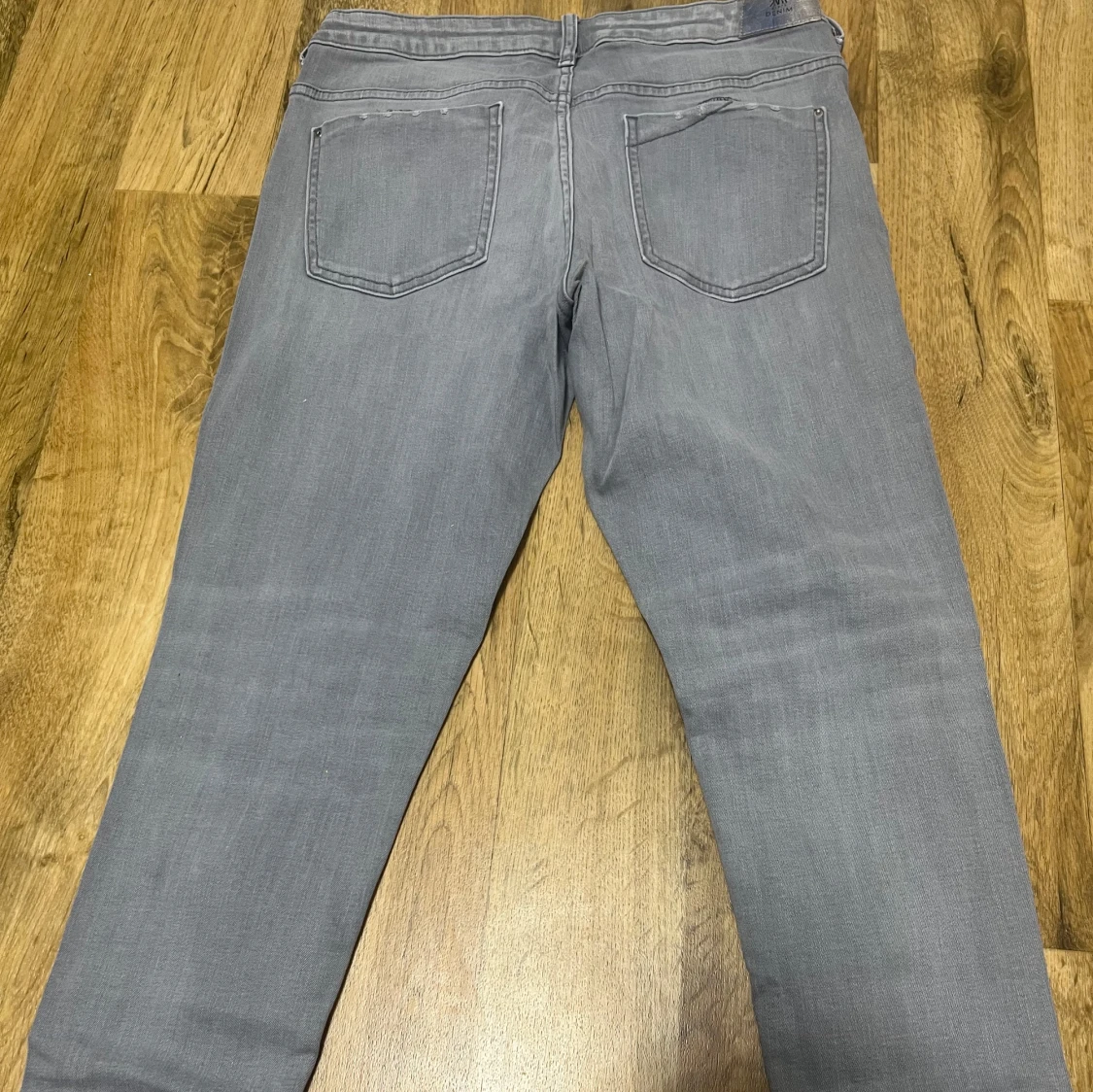 Grå jeansbyxor - 90