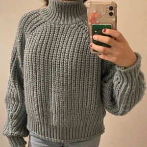 Fin tröja  -  Perfekt tröja för kyliga dagar. Jättefin tröja och perfekt för det kalla vädret.  Det är mina bilder!