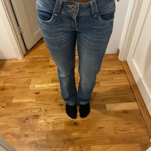Blå jeans med låg midja - Säljer ett par pepejeans då dom inte kommer till användning pris kan diskuteras 