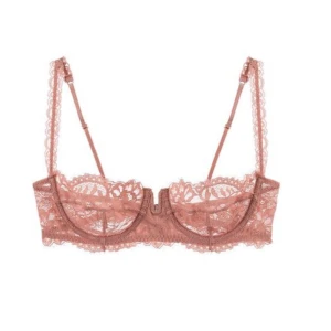 Rosa spets-bh  - Så himla fin spetts-bh slutsåld från Zara i storlek 75B! Helt ny med prislapp och allt men måste tyvärr sälja då den var för liten för mig! Jättefin gammelrosa i färgen, perfekt till sommaren!💕💕
