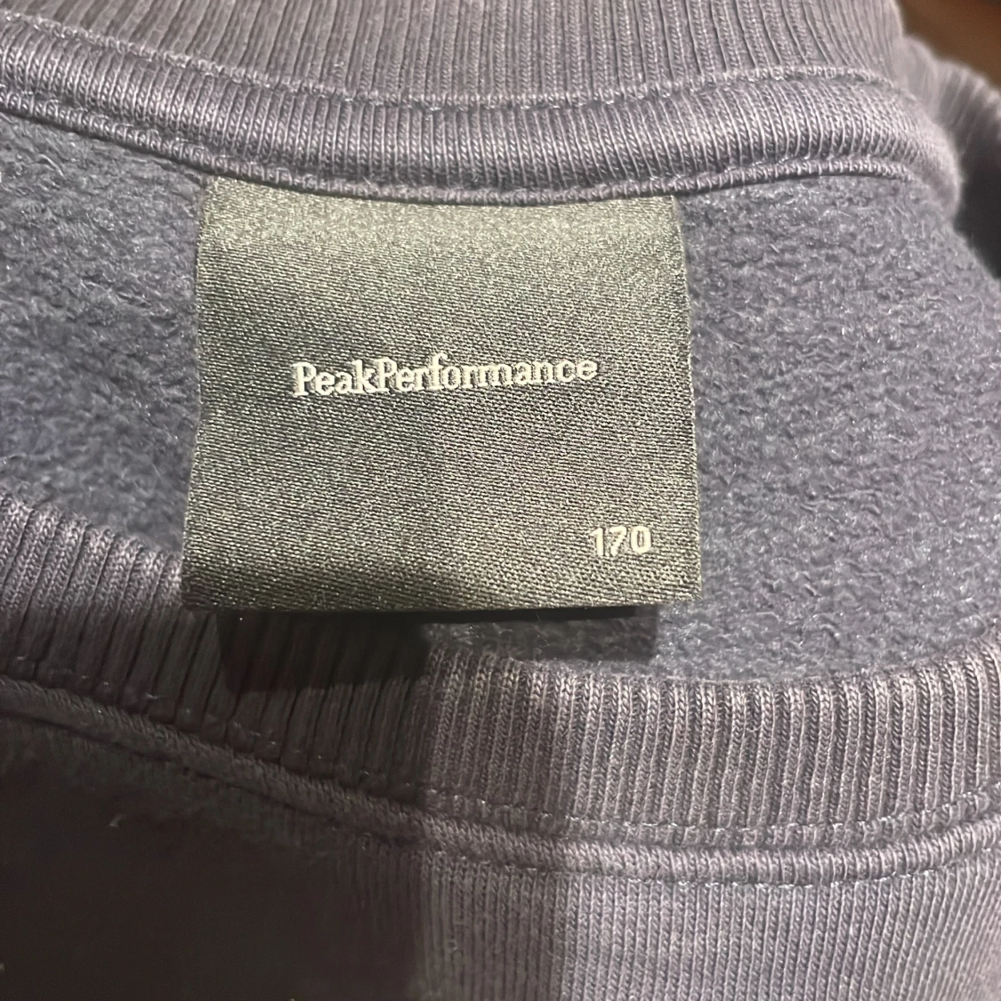 Mörkblå sweatshirt från Peak Performance - 91