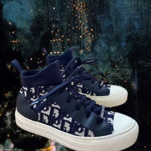 Dior sneakers  - Dior sneakers (köpta för 10000kr) använda mem har mycket kvar att ge! 🤩gör rent innan jag säljer! 