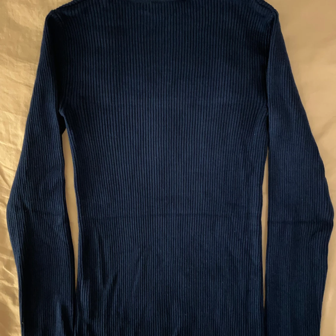 Mörkblå ribbad topp - 91